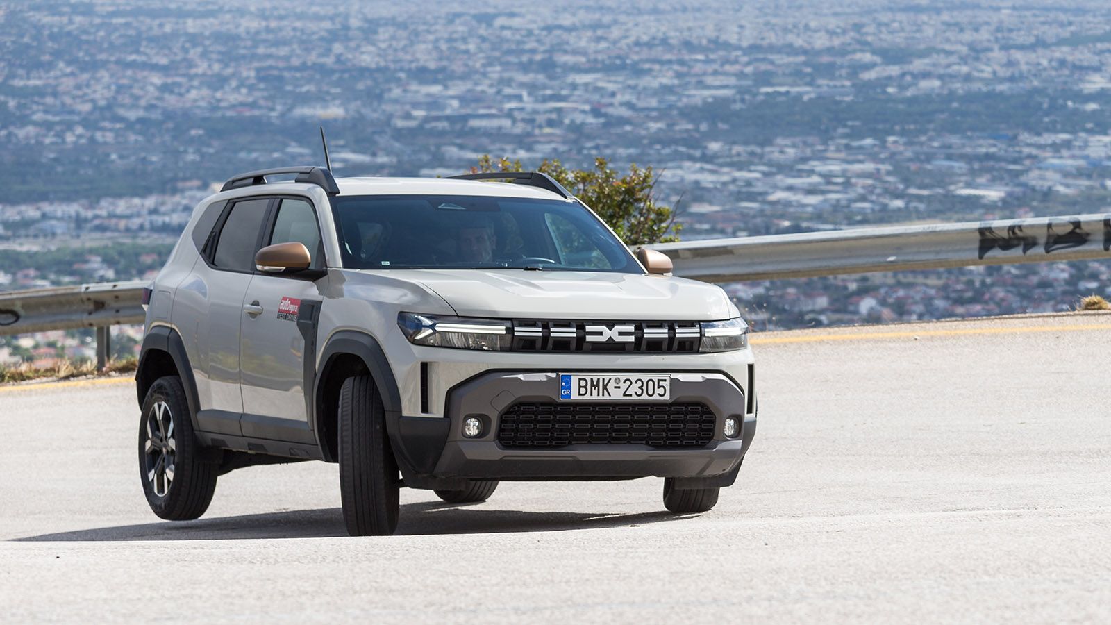 Dacia Duster. Τι βαθμό παίρνει σε κατανάλωση, χώρους, επιδόσεις, εγγυήσεις.